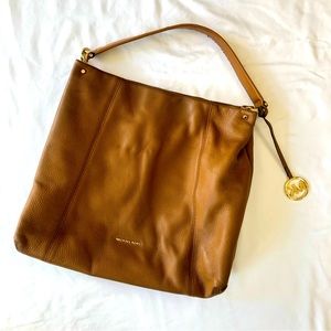 MICHAEL MICHAEL KORS LARGE HOBO IN COGNAC PEBBLED LEATHER